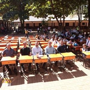 Municipalidad de CDE entregó mobiliarios escolares