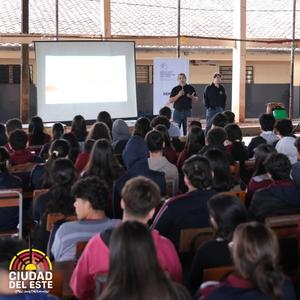 Municipalidad de CDE promueve prevención de adicciones con charlas a escolares