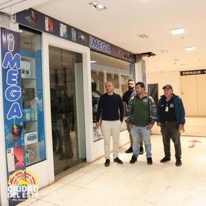 Municipalidad de CDE suspende actividades de 4 comercios durante operativo realizado en shopping Vendôme