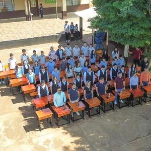 Municipalidad de CDE cumplió agenda de entrega de muebles escolares