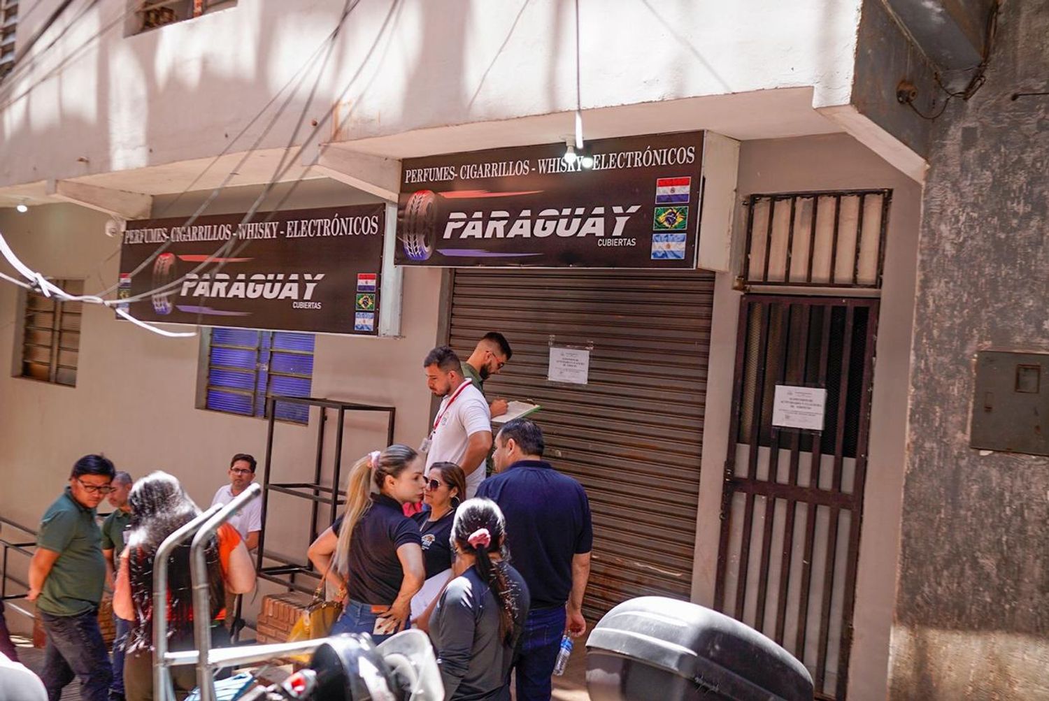 Municipalidad de Ciudad del Este clausura local comercial tras denuncia de intento de robo