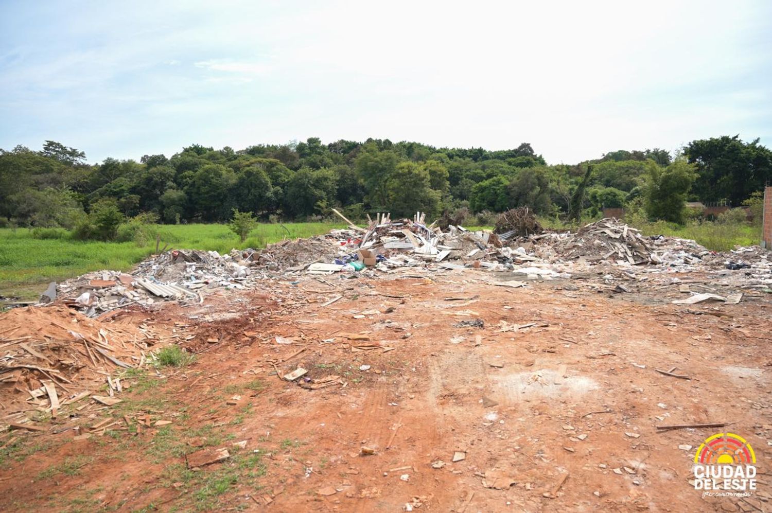 Municipalidad de Ciudad del Este interviene vertedero clandestino en el Km. 6 ½