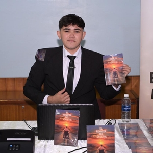 Municipalidad de Ciudad del Este destaca la inspiradora historia de un joven escritor