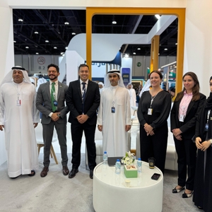 Intendente Miguel Prieto participa en Congreso Global de Inversiones y firma acuerdo con empresa de soluciones inteligentes en Abu Dabi